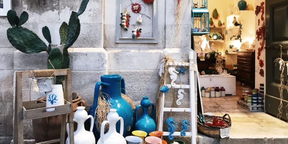 Shopping e artigianato sulla costa pugliese